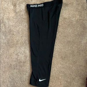 Adult Small Dri-Fit Nike Black Crop Capri Leggings